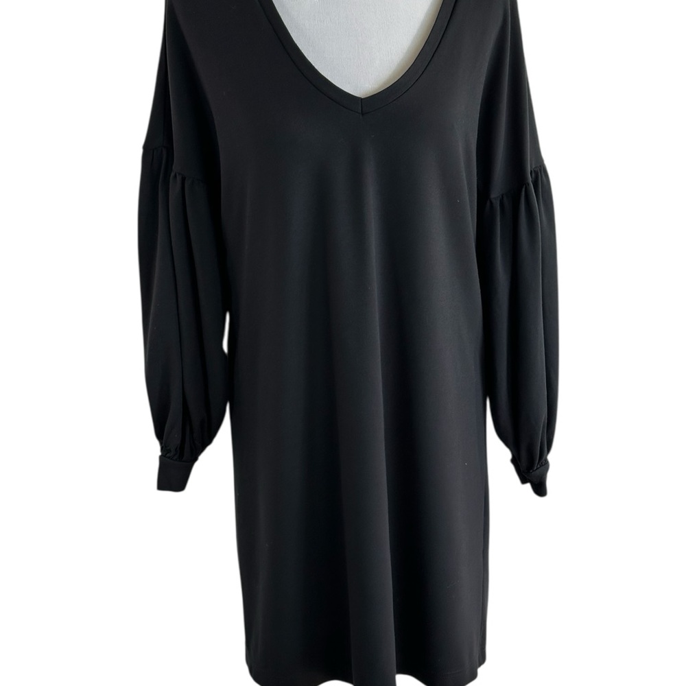 Express Black V-Neck Shift Dress – Minimalist Chic / Modern Workwear